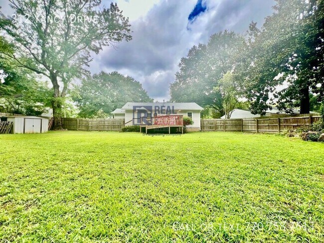 Building Photo - 312 Yancy Dr SE