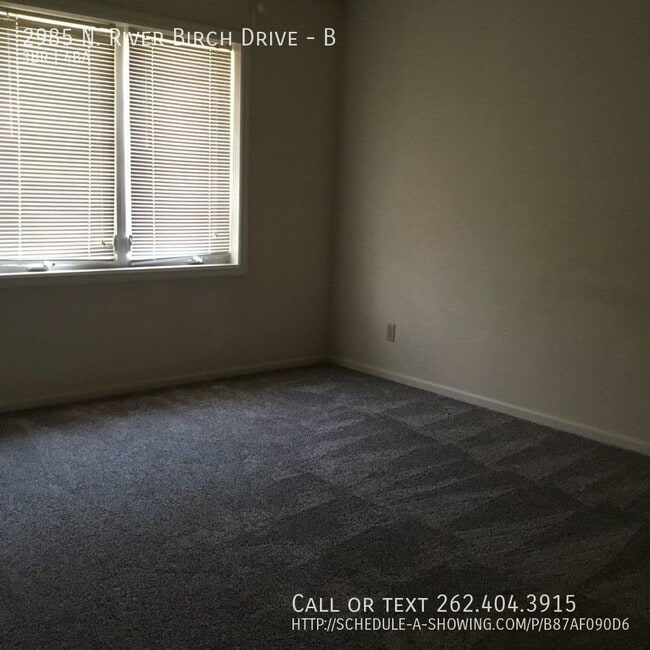 Building Photo - Huge condo with 2 car garage!