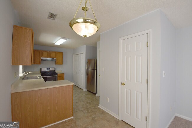 Building Photo - 147 S Fairfield Dr