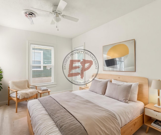 Building Photo - 2712 Lyle Ave