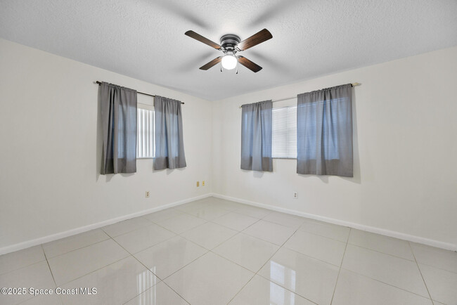 Building Photo - 382 Chester Dr