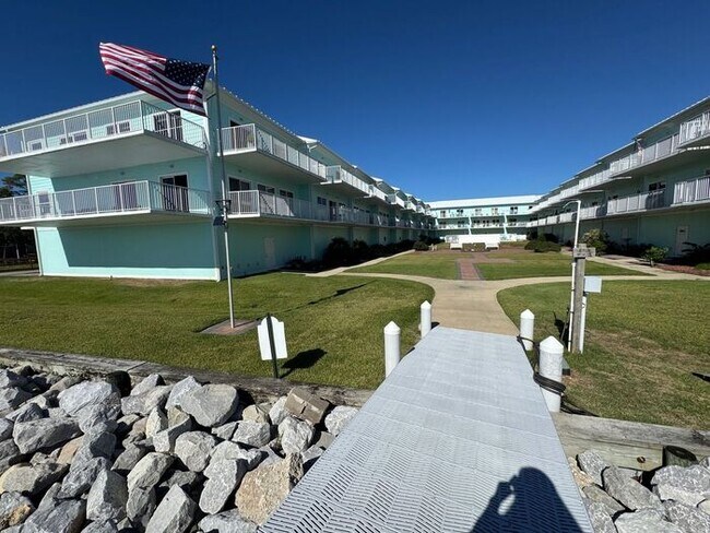 Building Photo - Gulf Breeze - Sea View Pines - 3 bedroom, ...