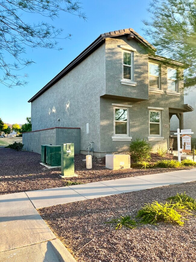 Building Photo - 20872 W Thomas Rd