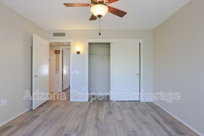 Building Photo - 14126 W Pennystone Dr