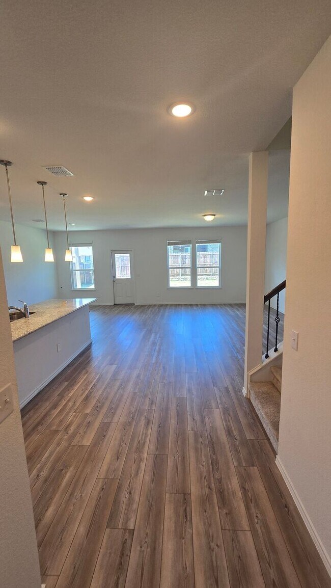 Building Photo - Move-In Special: $500 Off on 2nd Month’s R...