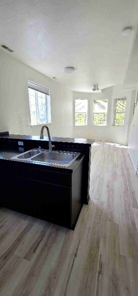 Building Photo - 417 N Henry St