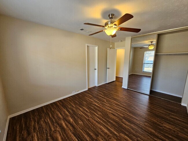 Building Photo - AVAILABLE NOW!