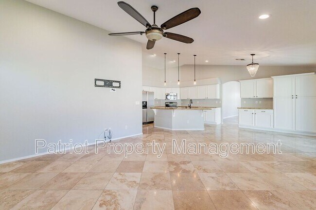 Building Photo - 4704 E Villa Maria Dr