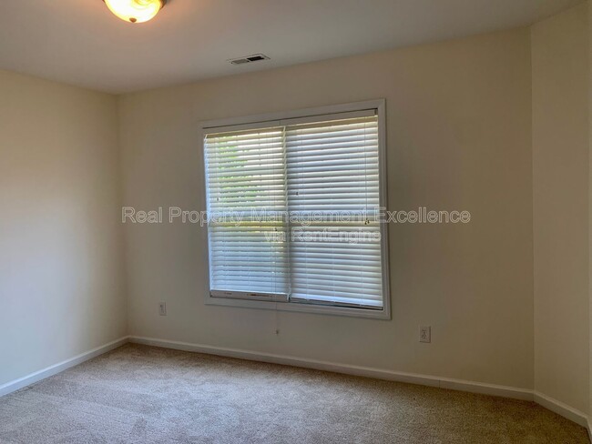 Building Photo - 205 Will Ct