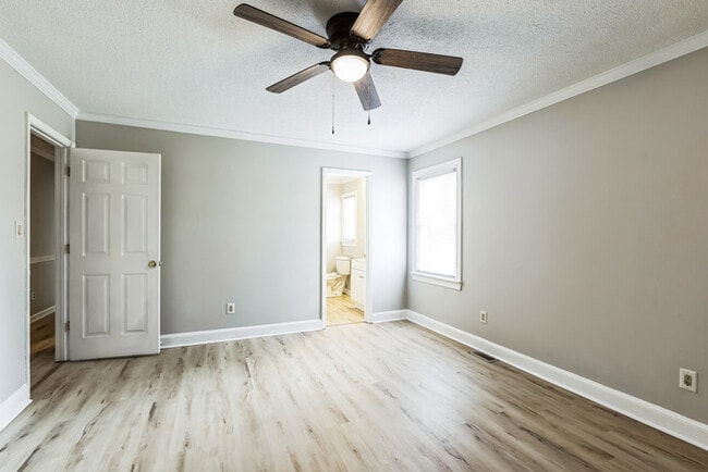 Building Photo - 412 Circle Dr
