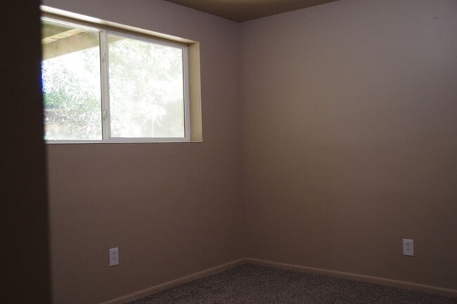 Building Photo - NOW AVAILABLE! MUST SEE - BEAUTIFUL 4BR/3B...