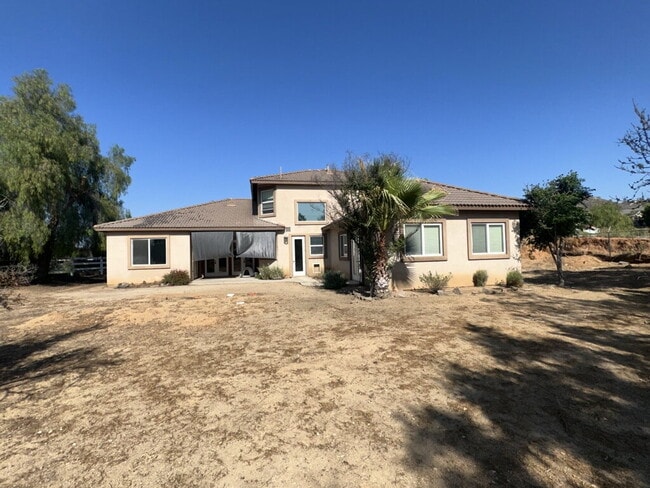 Building Photo - 19935 Lakeridge Dr