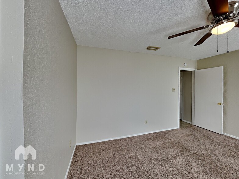 Building Photo - 2306 High Star Dr