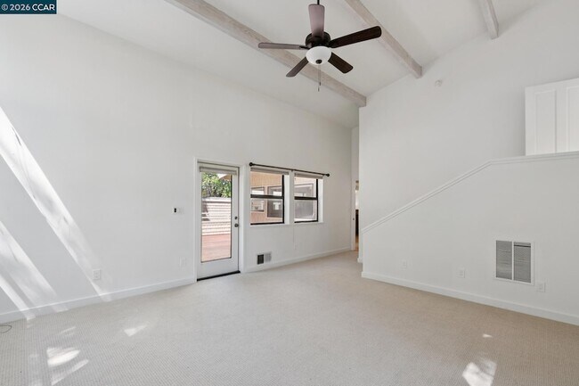Building Photo - 660 La Casa Via