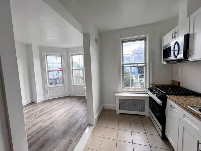 Building Photo - 618 16th St