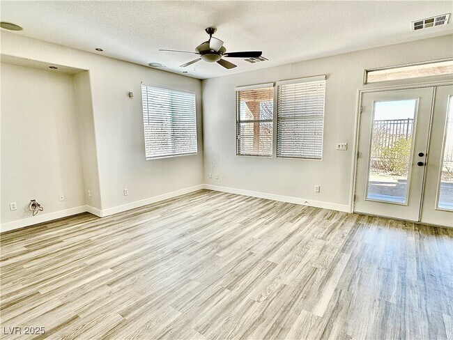 Building Photo - 2773 Drumlanrig St