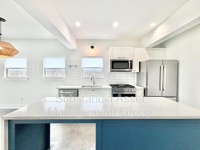 Building Photo - 2800 N McKinley Ave