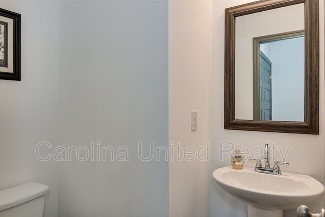 Building Photo - 5359 Nikki Way