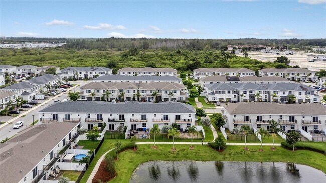 Building Photo - 805 SE 18th St