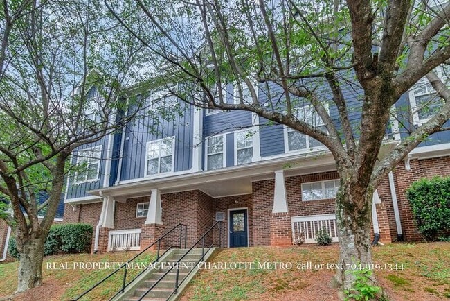 Building Photo - Charming 2 Bed, 2 Bathroom city Retreat Near Uptown Charlotte & Greenway Access