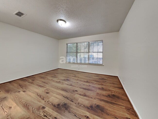 Building Photo - 828 Norfolk Dr