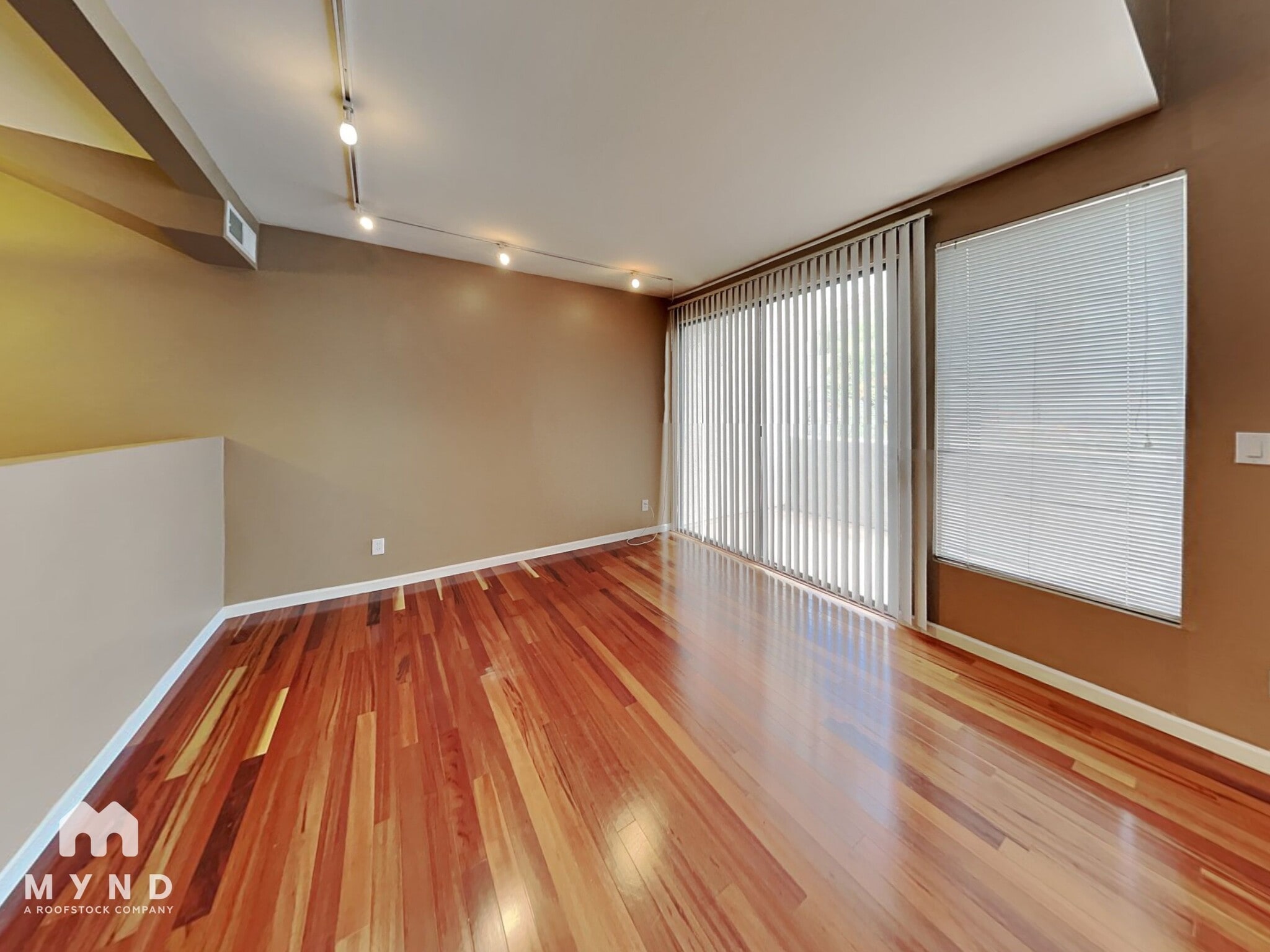 Building Photo - 10115 E Mountain View Rd