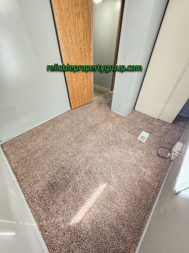 Building Photo - New Listing in Fort Wayne