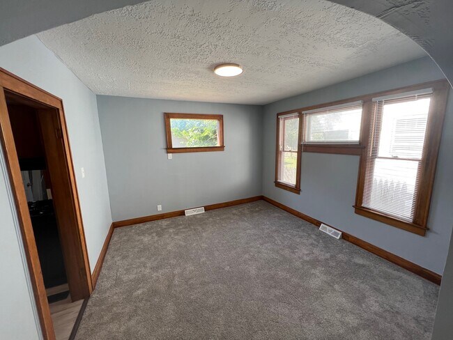 Building Photo - 2527 Sutton Ave