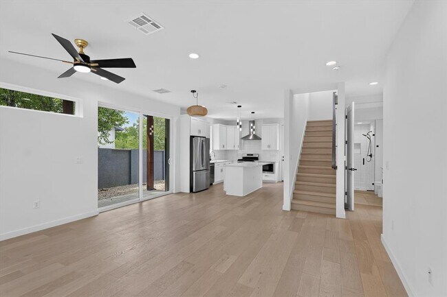 Building Photo - 5305 Ledesma Rd