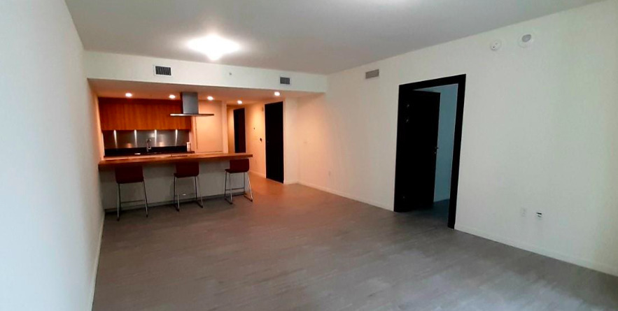 Living and dining room - 1000 Brickell Plz