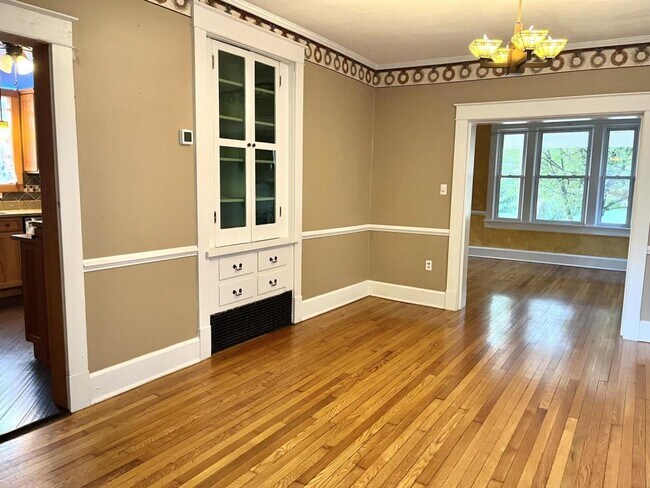 Building Photo - 1106 Country Club Rd