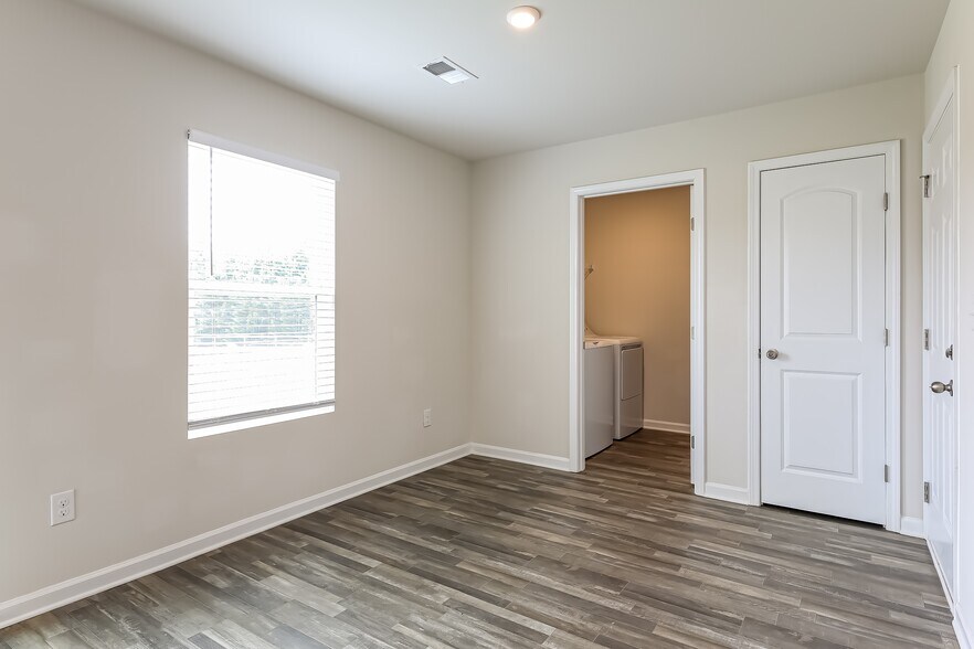 Building Photo - 514 Spring Ln