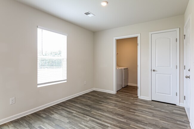 Building Photo - 518 Springtime Ln