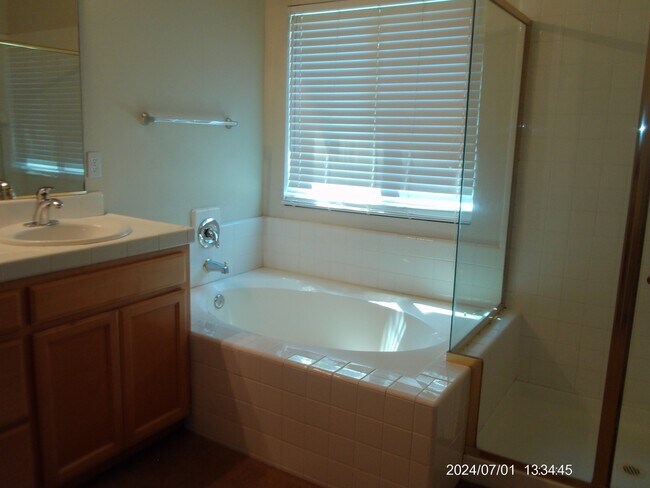 Building Photo - 634 Falling Rock Ct