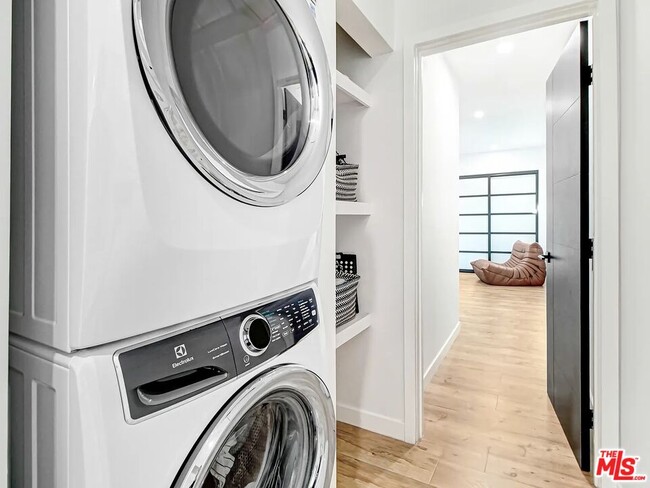 Building Photo - 7425 W 88th Pl