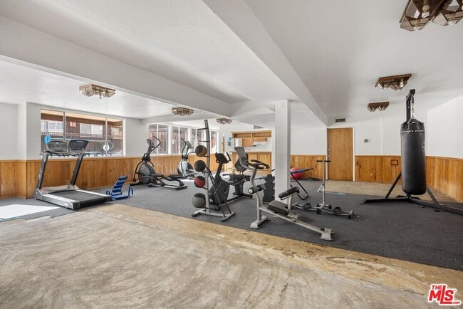 Building Photo - 5400 Newcastle Ave