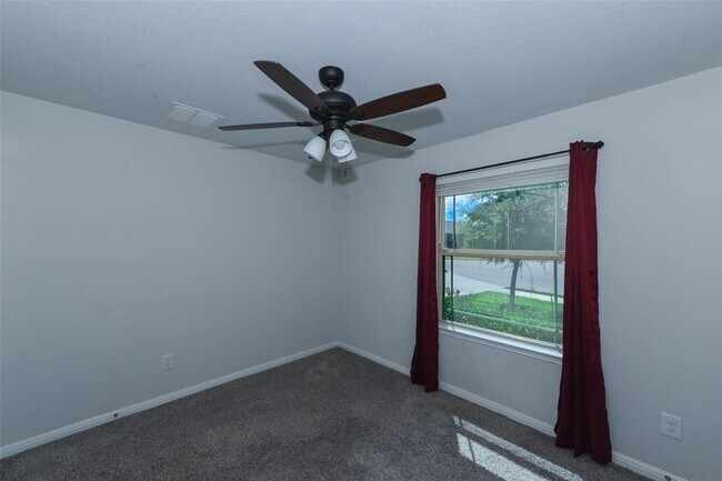 Building Photo - 216 Pearland St