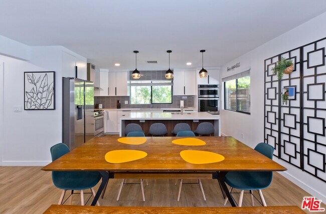 Building Photo - 2660 N Farrell Dr