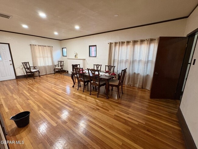 Building Photo - 3418 Pershing Dr