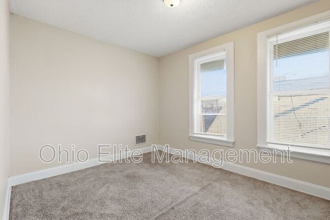 Building Photo - 500 N Champion Ave