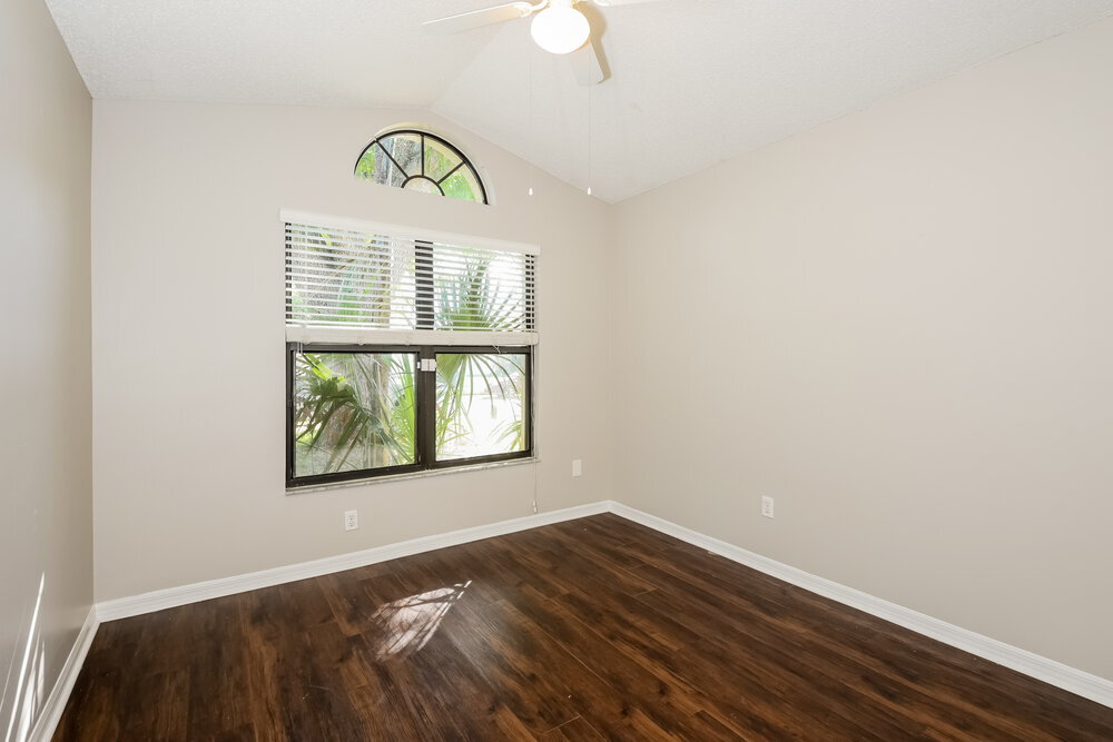 Building Photo - 1048 Vernon Loop