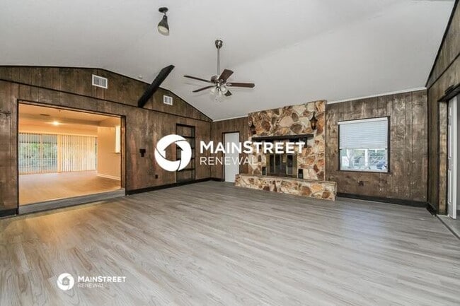 Building Photo - 3 Bedroom Pet-Friendly Home in Winter Park...