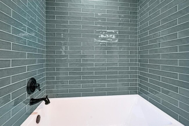 Building Photo - 108 Hub Dr