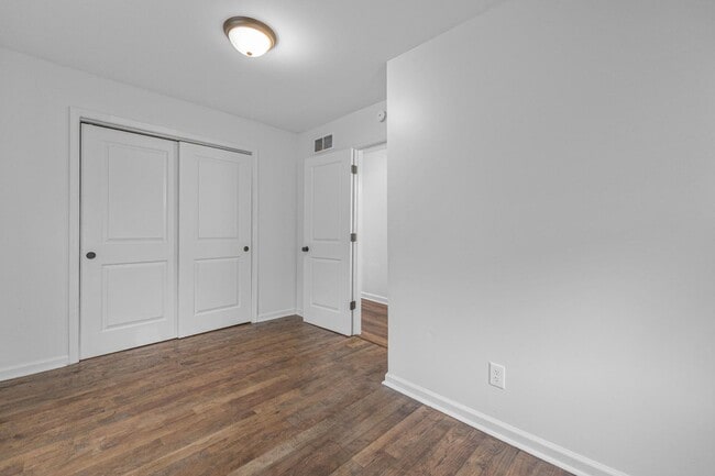 Building Photo - 1402 Valley Rd