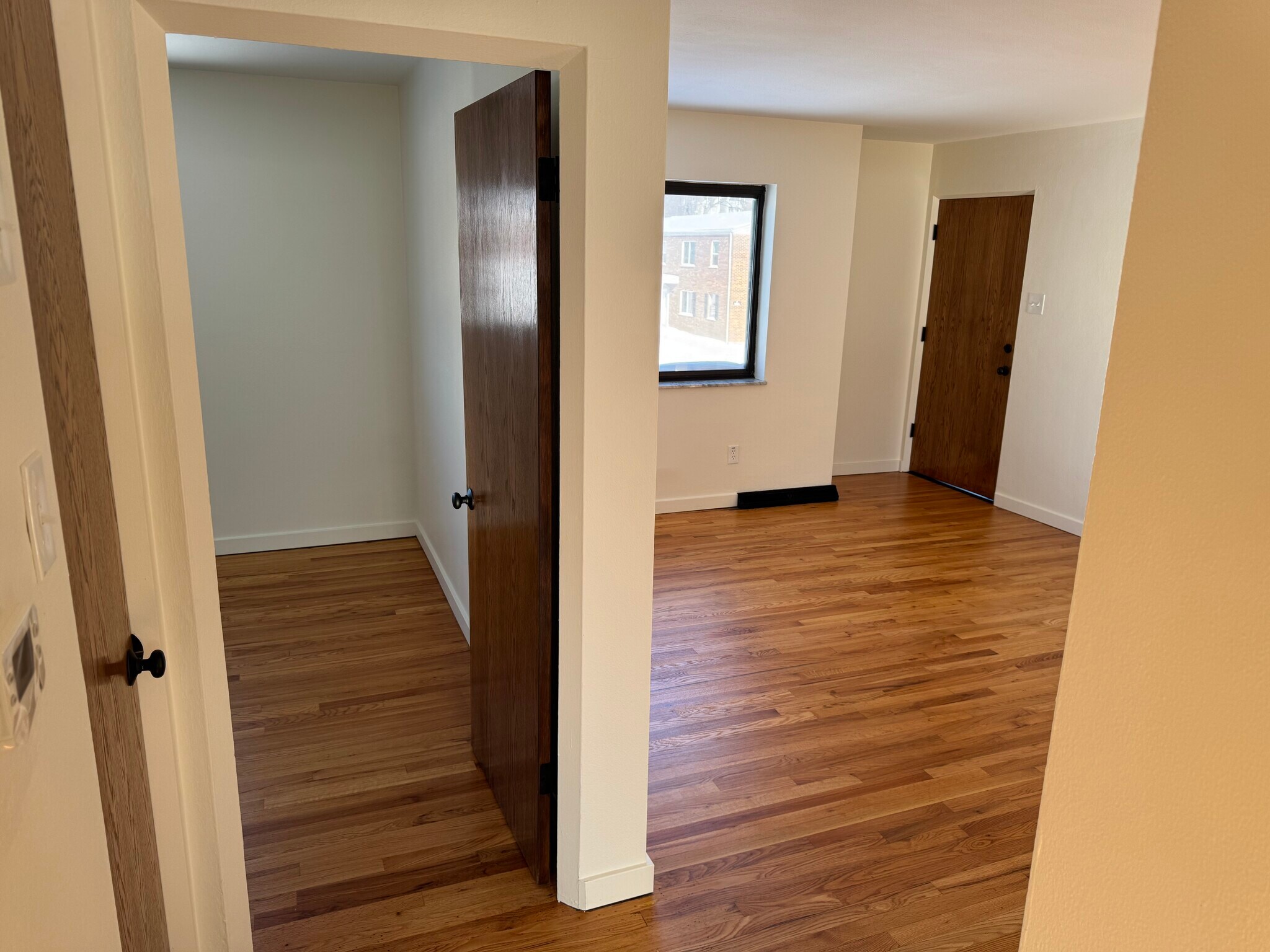 front bedroom entry - 3948 Brittany Cir