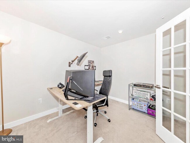 Building Photo - 7129 Bodkin Wy