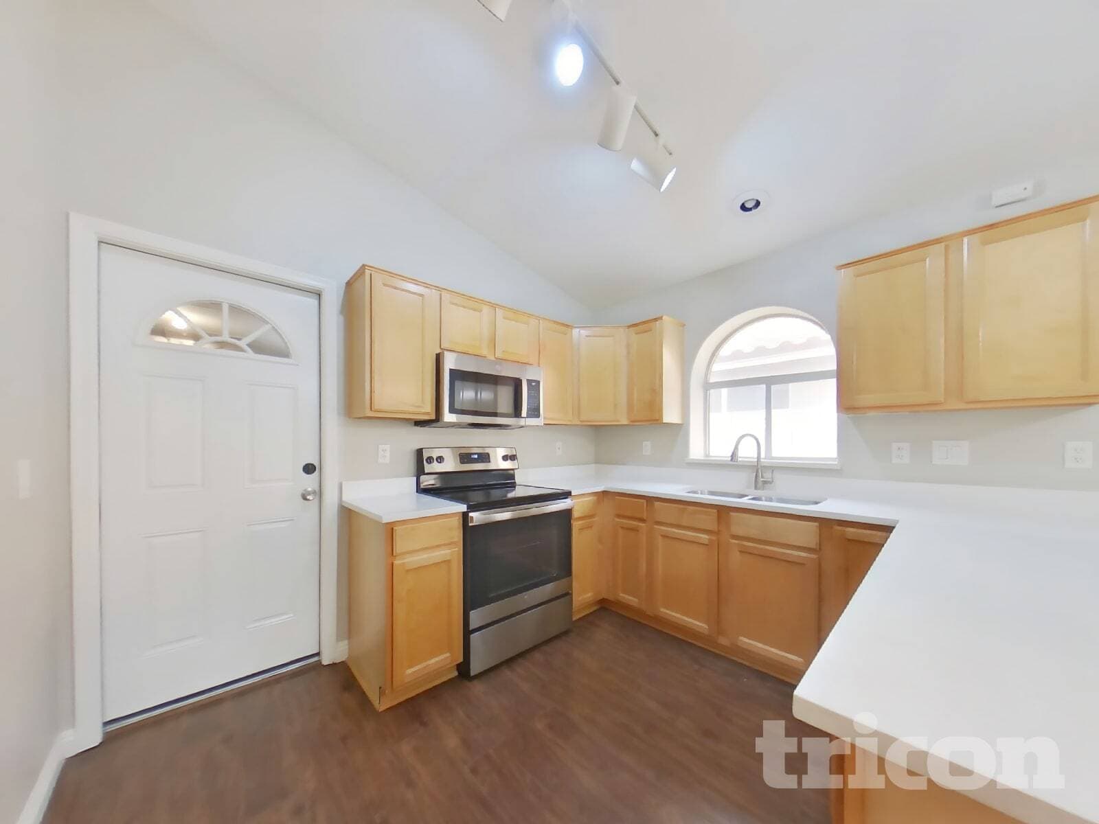 Building Photo - 12618 W Cambridge Ave