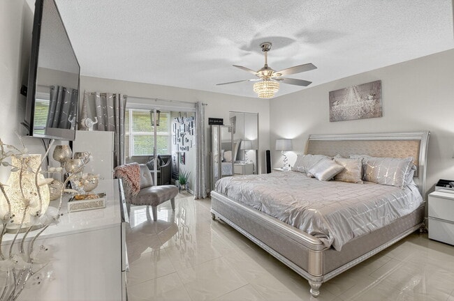 Building Photo - 6525 S Oriole Blvd