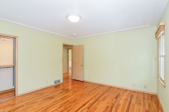 Building Photo - 2420 Sumter Ave S