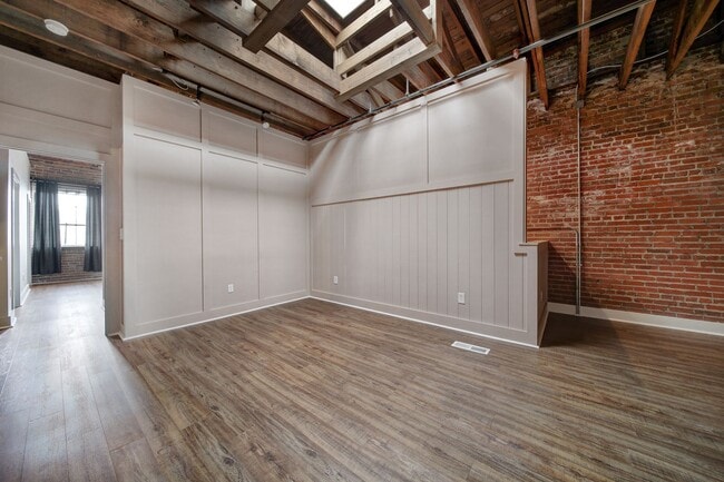 Building Photo - Uptown Gastonia Loft